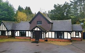 Beautiful Cottage In Brentwood