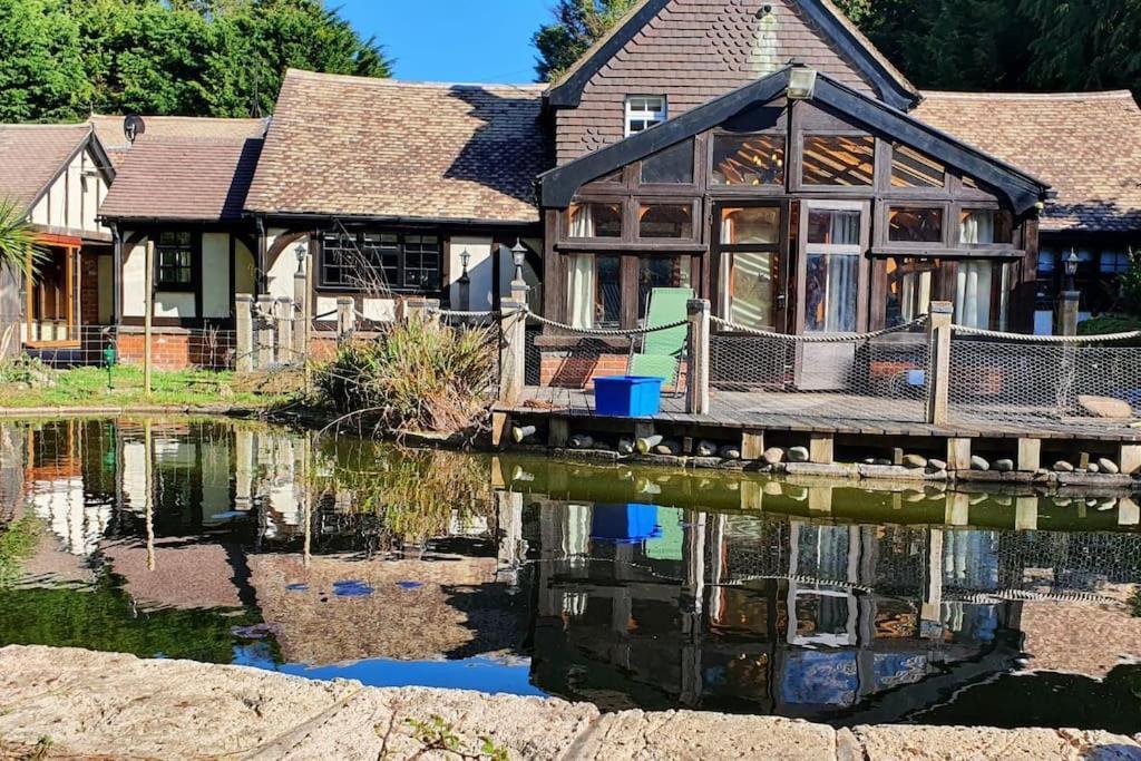 Beautiful Cottage In Brentwood Kelvedon Hatch Exterior photo